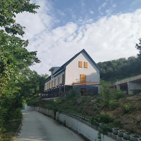 Illaberek Vendeghaz Pensjonat *