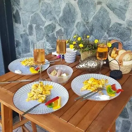 Illaberek Vendeghaz * Sukoro