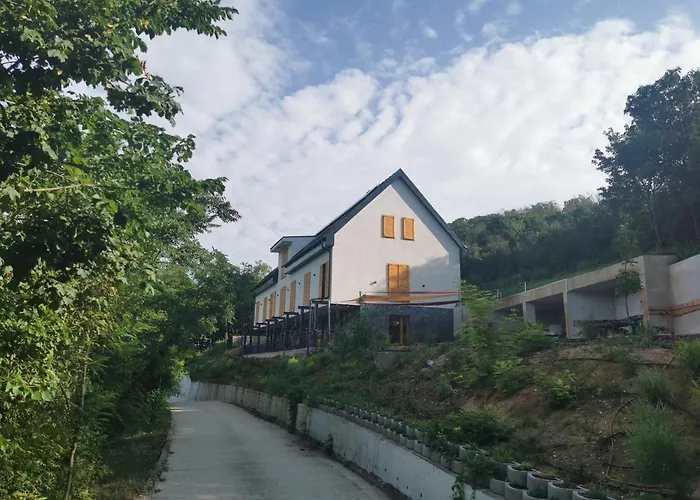 Illaberek Vendeghaz Pensionat *